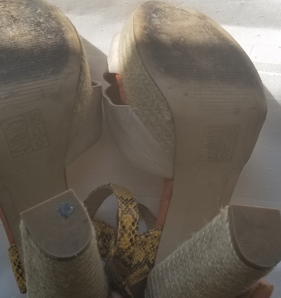 *PREOWNED* Aldo Platform Multi-Color Block Heels - Picture 6 of 6